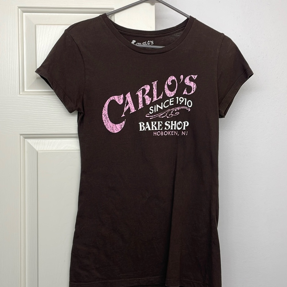 Carlo’s Hoboken bake shop Tshirt like new Buddy brown and pink